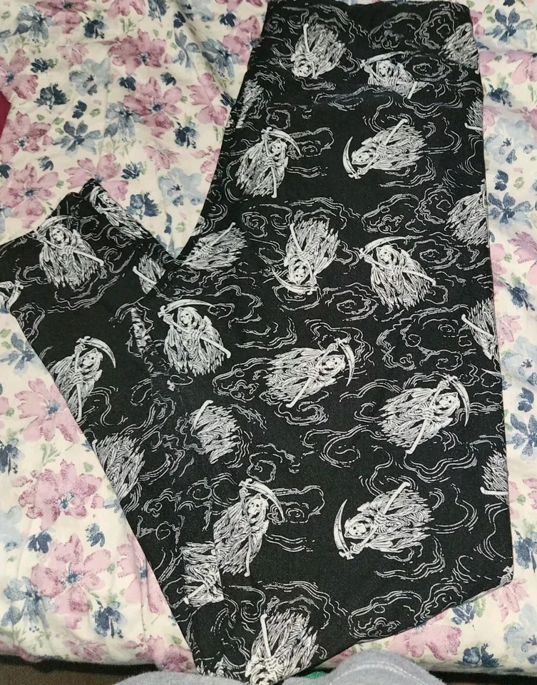 LuLaRoe TC Leggings ~ BLACK & WHITE Grim Reaper Skeleton print ~ HALLOWEEN - Image 2 of 4