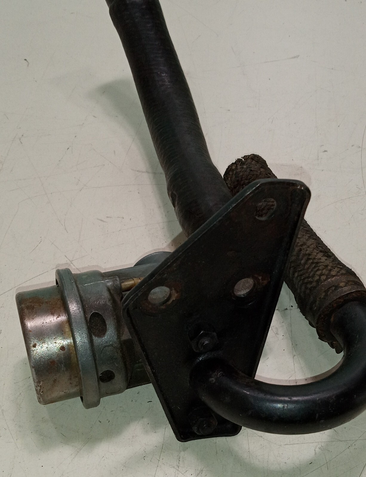 Ferrari 308 Air Pollution Pump Diverter Valve_Bracket_Hose Clamp_107801_GENUINE