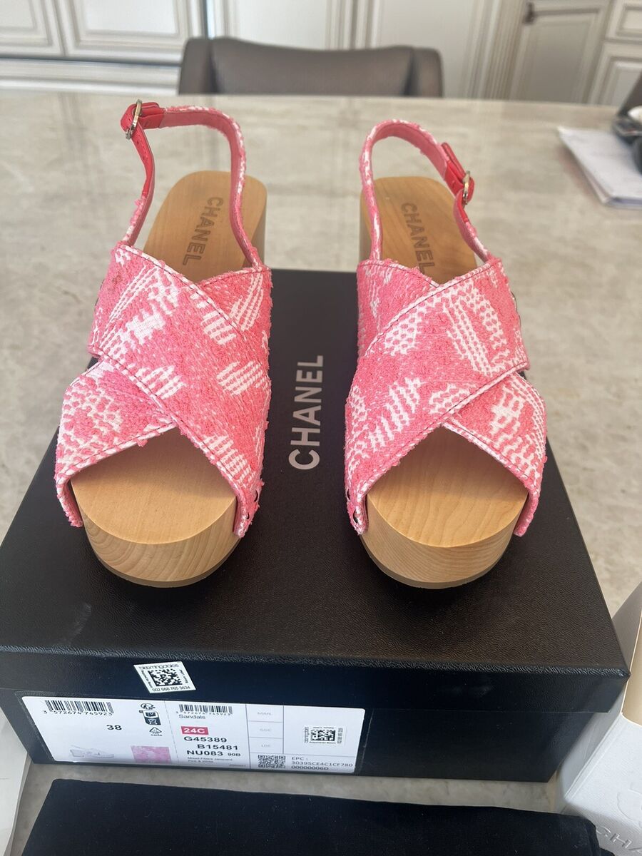 Chanel 2024 NIB Clog “Interlocking CC” Wood Platform Sandal Chanel 2024 NIB Clog “Interlocking CC” Wood Platform Sandal