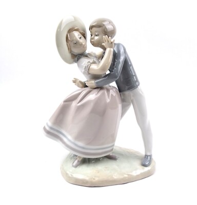 Lladro Figur Precious Love Nr. 4856 Walzerzeit der erste Kuss Romantik Porzellan