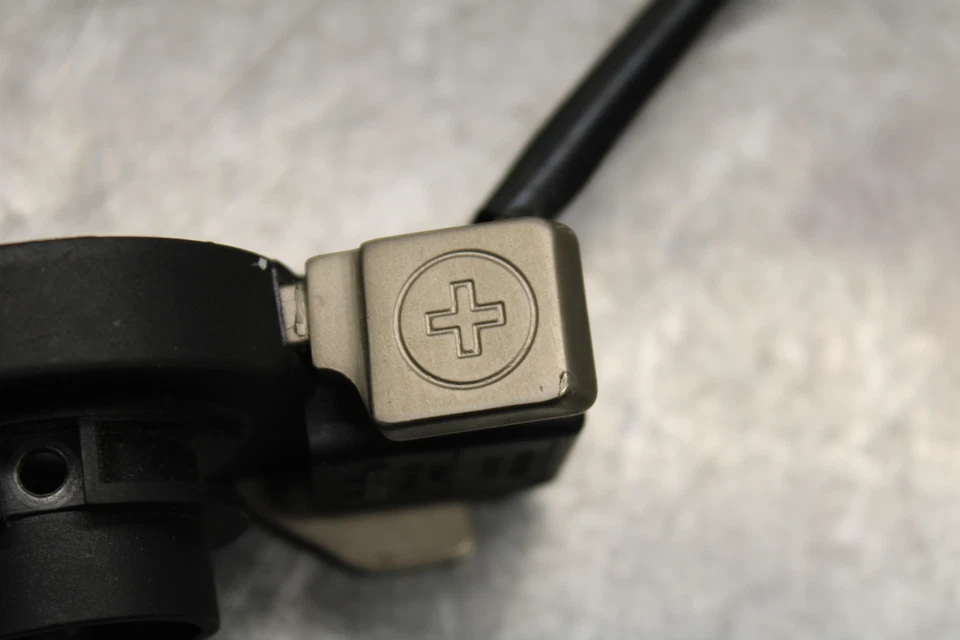 15-19 APRILIA RSV4 RF CLIP IZQUIERDO EN MANGO ABS INTERRUPTOR DE CAMBIO RÁPIDO BB611 Foto 4 de 4