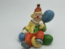 Vintage Hobo Clown Sculpture Figurine, Resin - Holding Balloons . Multicolor