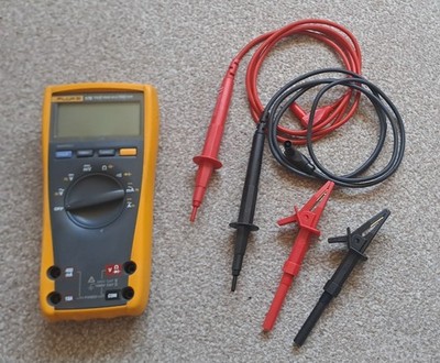Fluke 175 Digital True RMS Multimeter