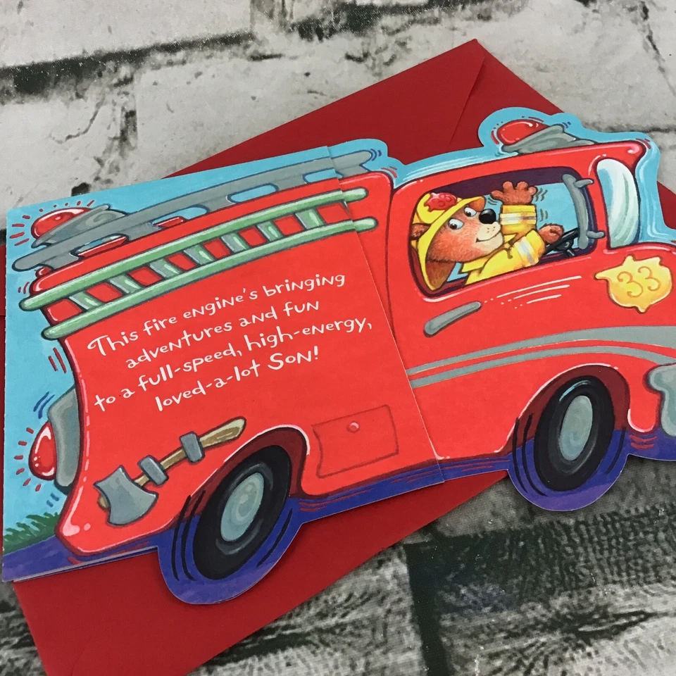 Tarjeta de felicitación de cumpleaños de camión de bomberos Hallmark para hijo con sobre Foto 2 de 4