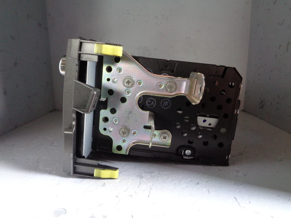 Radio CD MP3 WMA 8612002520 1220008900C101 Fujitsu Toyota Auris E15 Kein Code!!! - Bild 2 von 4