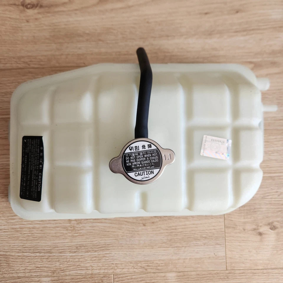 254303E501 Genuine Engine Coolant Expansion Tank for KIA Sorento 2002-2006 - Image 3 of 4