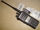Motorola DP4800 UHF 403-527MHz DMR Digital c/w NEUF BOÎTIER batterie/antenne/clip