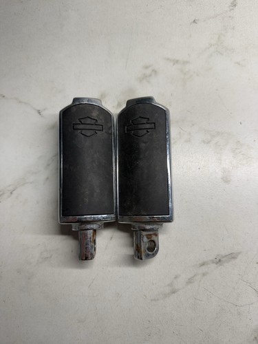 Factory OEM Chrome Harley Davidson Foot Pegs Diamond Plated