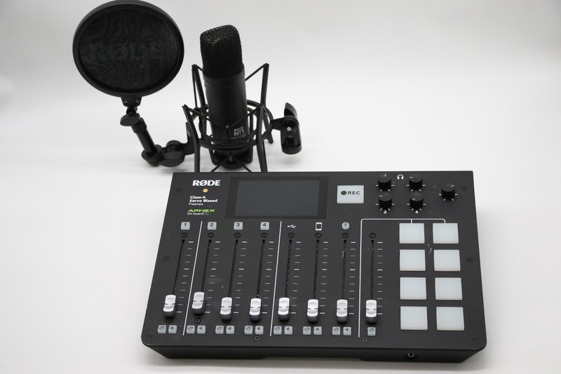 Rode RODECaster Pro Integrated Podcast Production Studio w/ NT1 Rode Mic