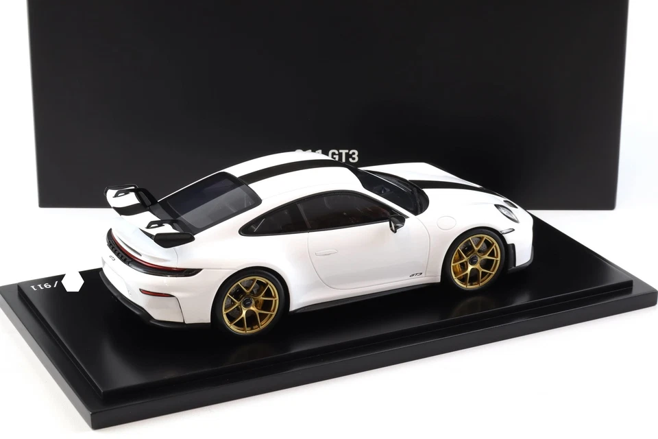 1:18 Spark Porsche 911 992.2 GT3 Coupe Bianco/Oro Cerchi WAP DEALER - Immagine 3 di 4