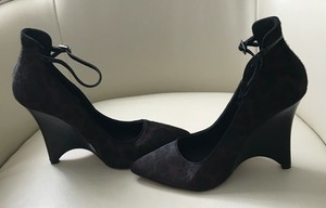 narrow wedge shoes