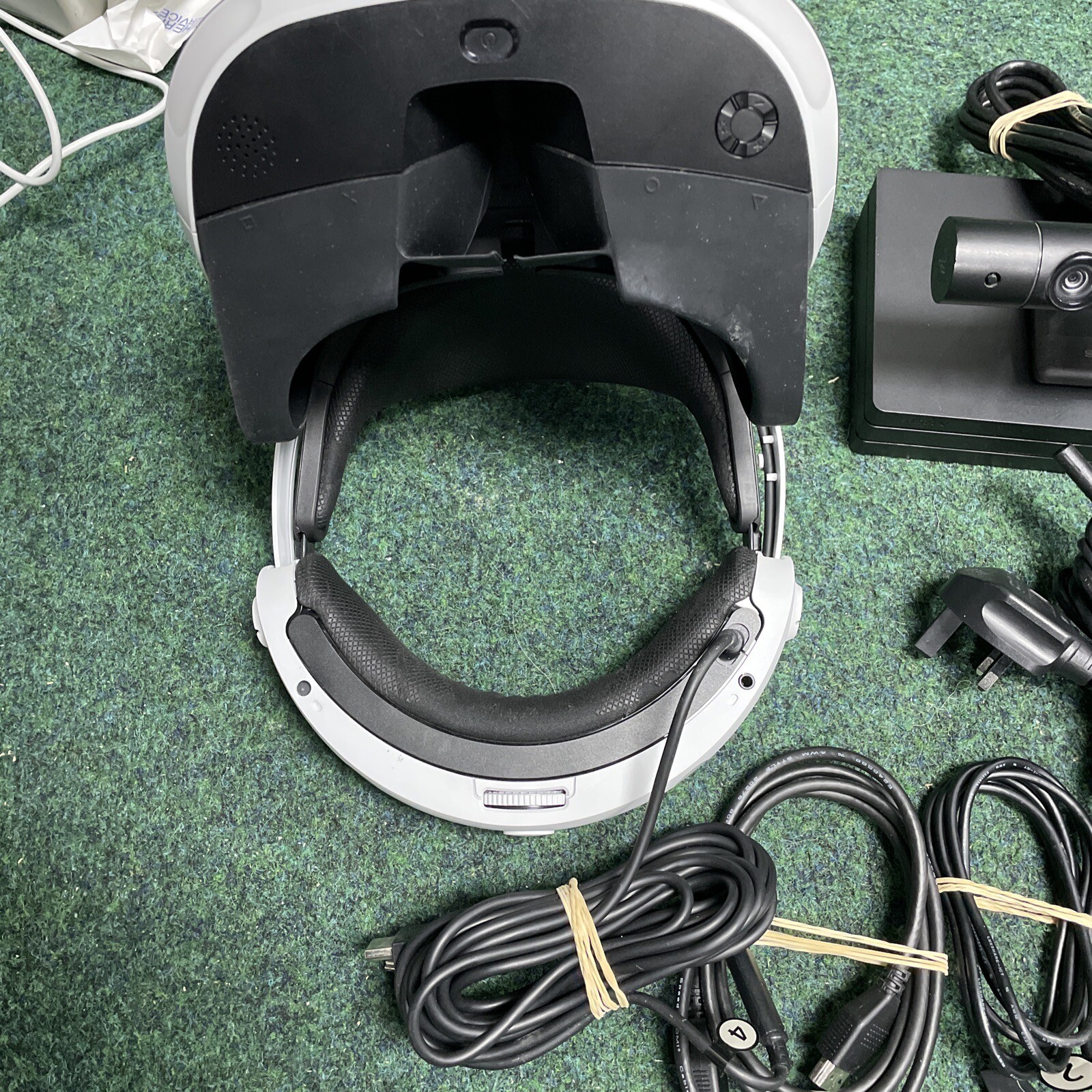 PlayStation 4 VR Headset With Move Controllers and Camera. V2 eBay