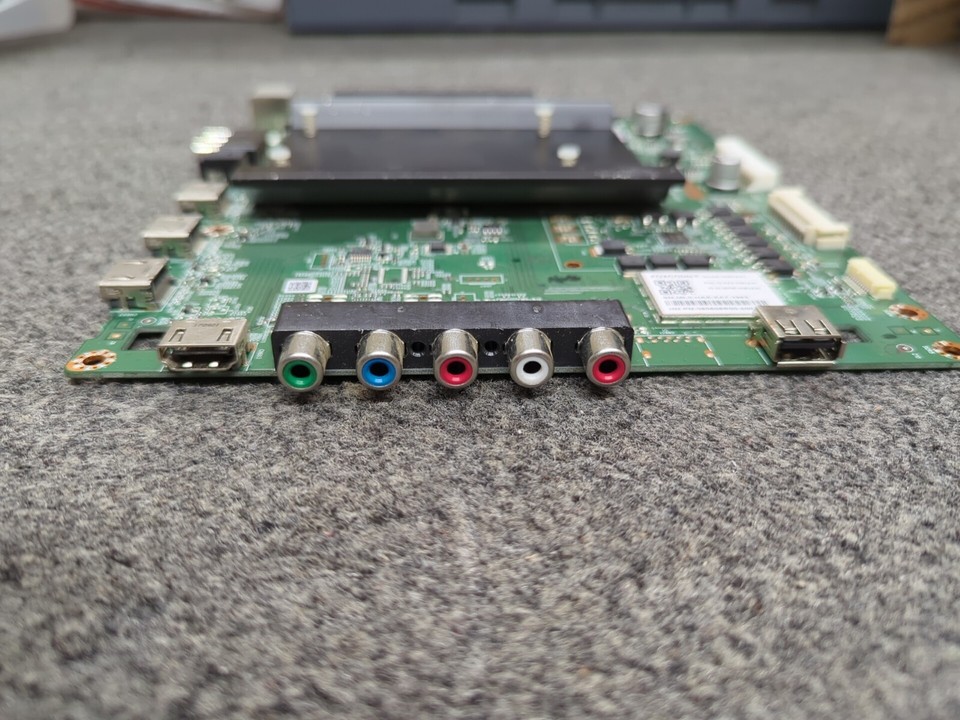 VIZIO E70E3 MAIN BOARD 0165CAQ04E00 1P116C5001013 SERIAL LFTRVRLT