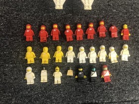 LEGO Space: Minifigure Lot x19 & Galaxy Commander (6980) incomplete