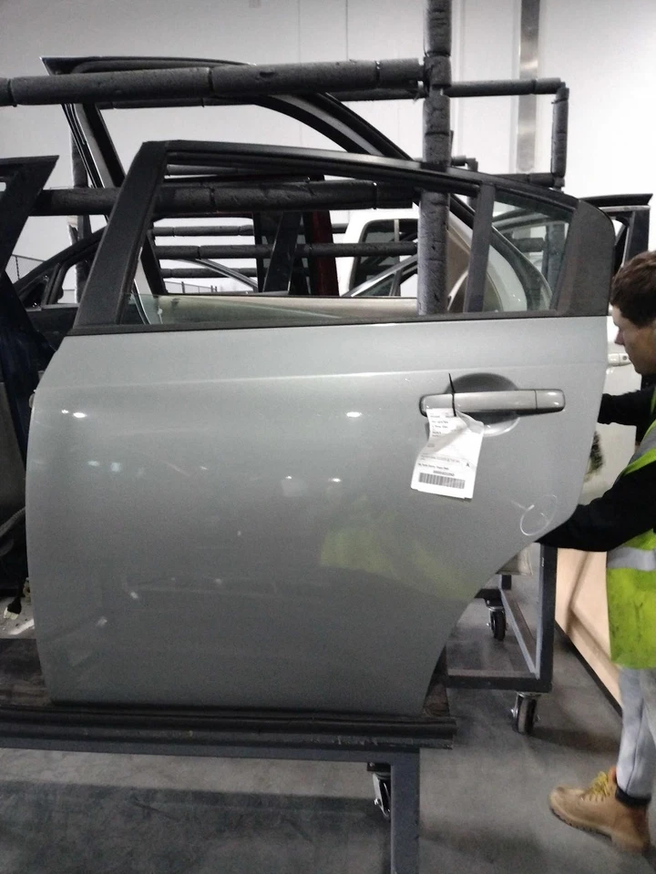 Conjunto de puerta trasera izquierda usado lado trasero se adapta a: Nissan Sentra 2007 eléctrico trasero Le Foto 2 de 4