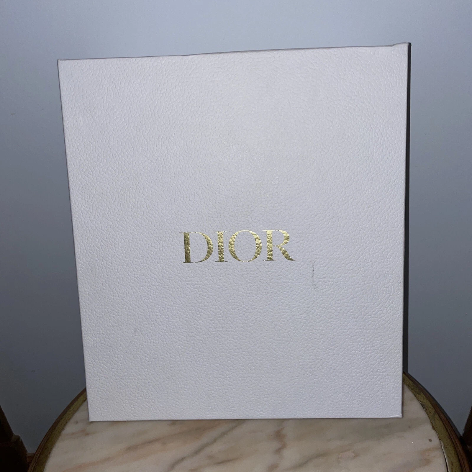 Authentique boîte cadeau vide Dior avec papier de soie 14,5” x 13” x 4,5”