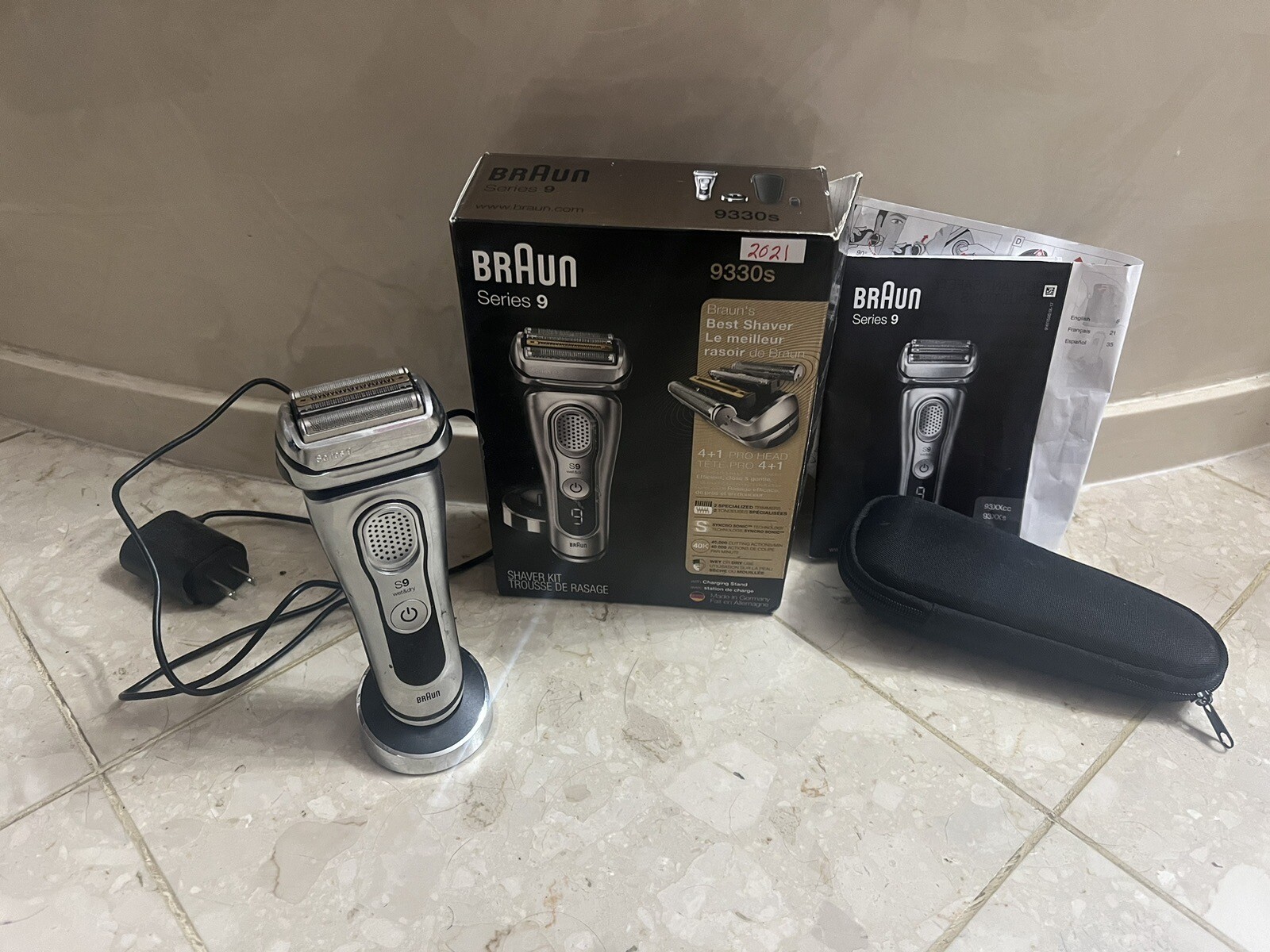 Braun Series 9 9330s Wet & Dry Electric Shaver Kit With Charging Stand