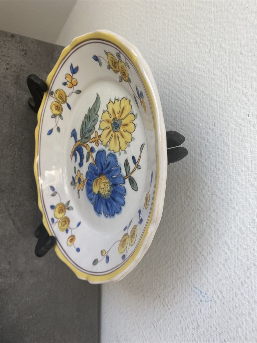Ancienne assiette en faïence émaillée - Décor fleur bleu et jaune