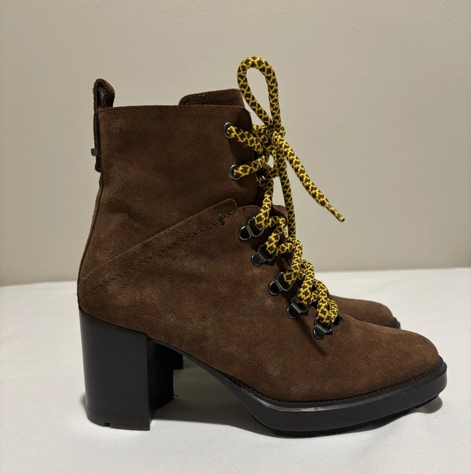 Botines Aquatalia Tacón Alto, Talla 7M, Gamuza Con Cordones, Cremallera Lateral Foto 2 de 4