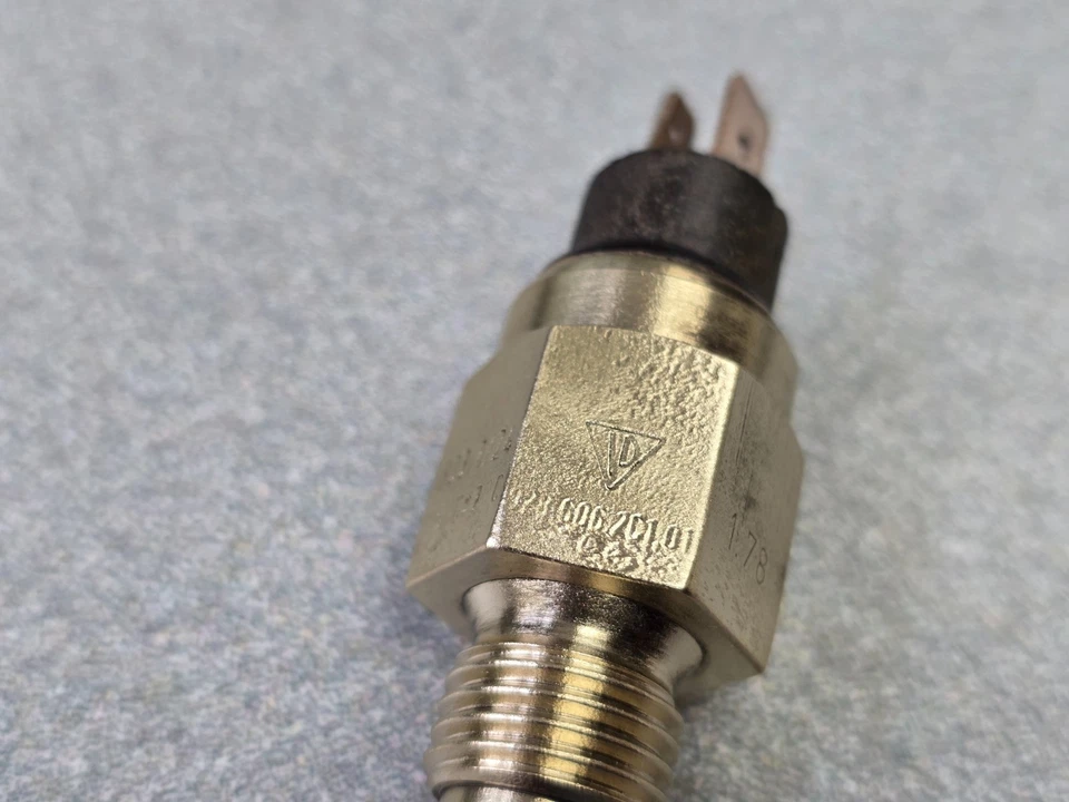 VERY NICE USED ORIGINAL GENUINE VDO PORSCHE 928 944 968 WATER TEMPERATURE SENSOR - Imagem 2 de 4