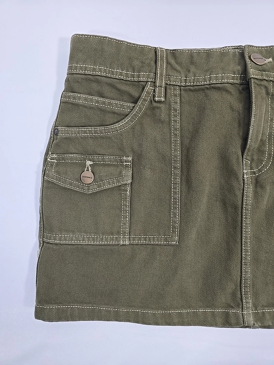 Minifalda utilitaria de algodón BERSHKA de siete bolsillos de mezclilla caqui nueva con etiquetas talla 38 / Reino Unido 10