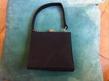Borsa a mano piccola sera cocktail nera ottime condizioni chiusura a clip