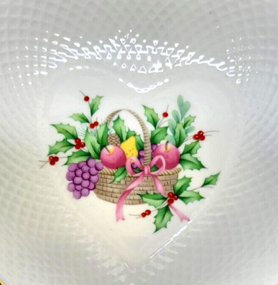 Heart Shaped Nut & Candy Dish Mikasa Ivory Bone China Christmas Spirit Japan