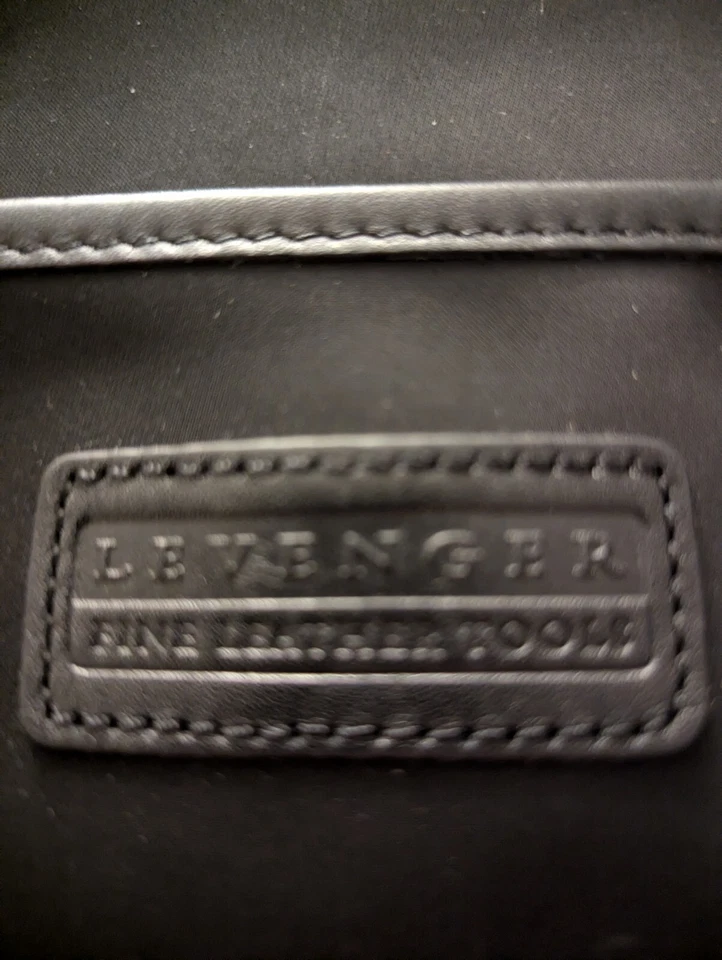 Funda para Tableta/Documentos Levenger Acolchada de Nylon con Borde de Cuero Negro 15w 12t 1d Foto 3 de 3