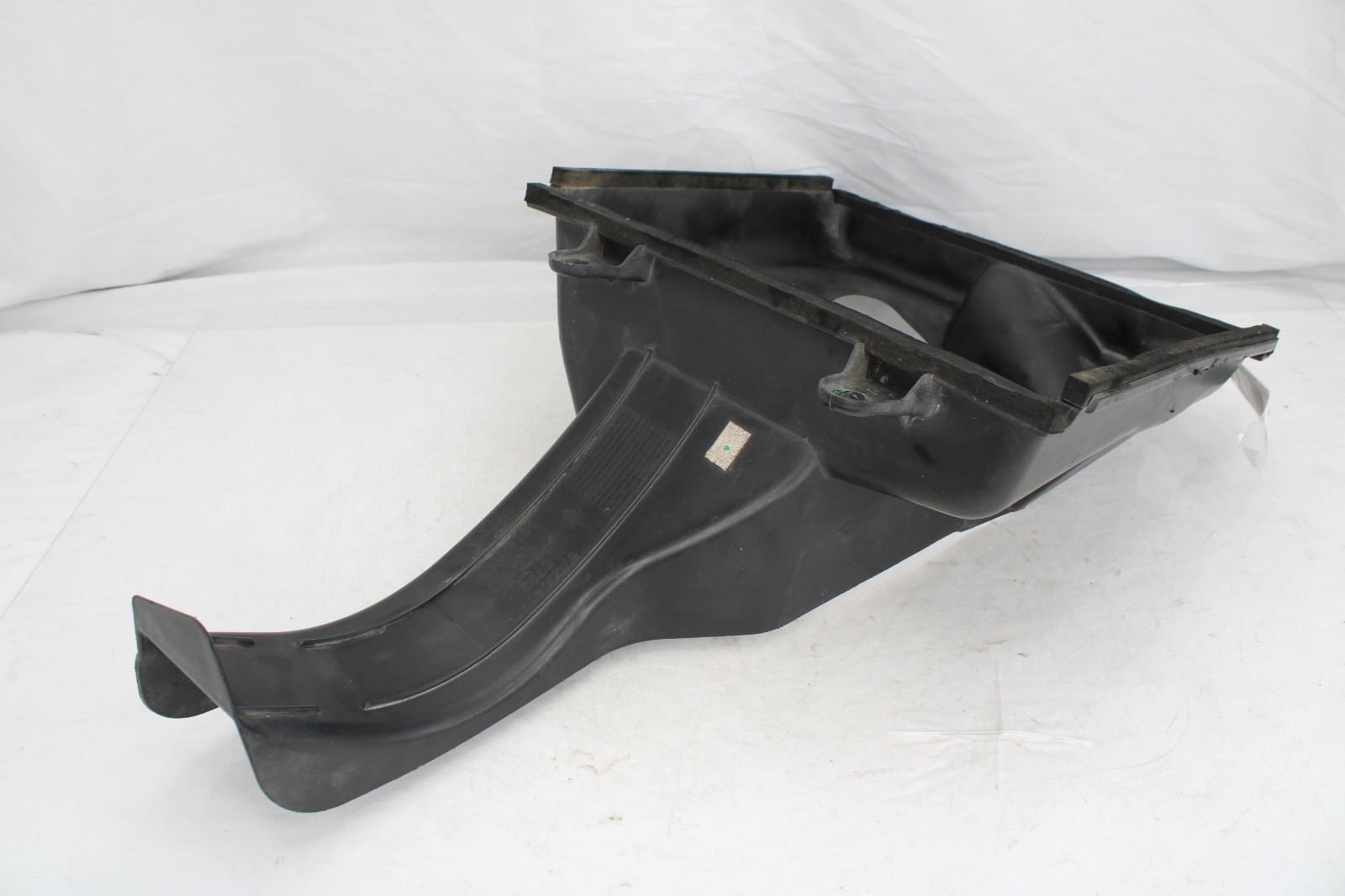 14-18 Maserati Ghibli M157 Front Left Side Intercooler Duct Shroud 670004140 OEM