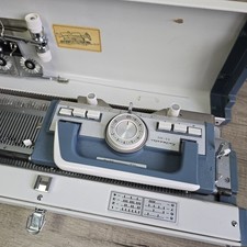 Knitmaster Es 302 Vintage Knitting Machine Made In Japan With Case