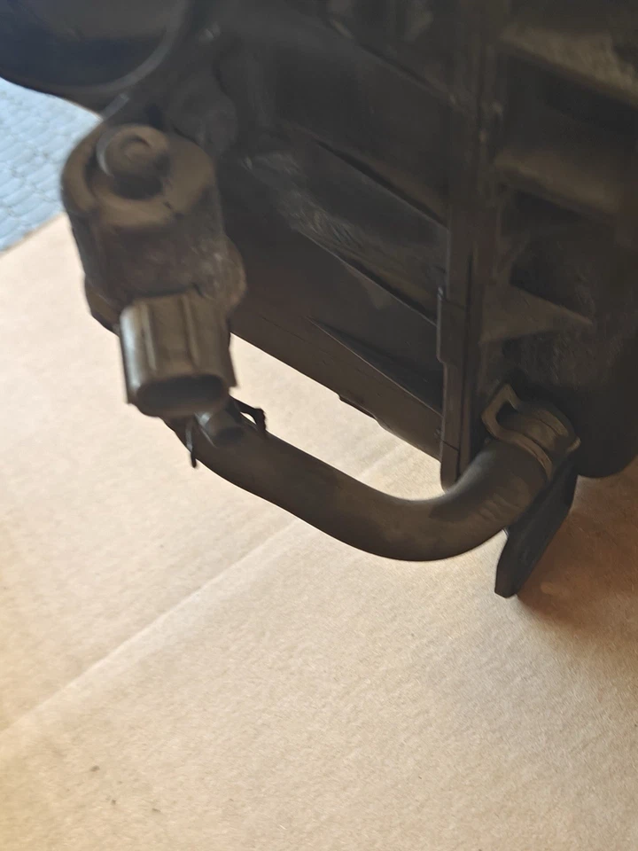 Lexus IS300 2001-2005 OEM Stock Limpiador de admisión de aire frío Caja de filtro Carcasa MAF Foto 3 de 4