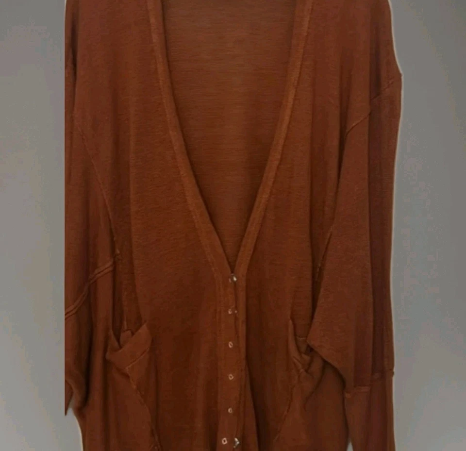 Cardigã Free People Days Like This S oversized marrom suéter frontal em excelente estado usado US$ 128 - Imagem 3 de 4