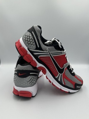 Size 9.5- Nike Men display picture 1