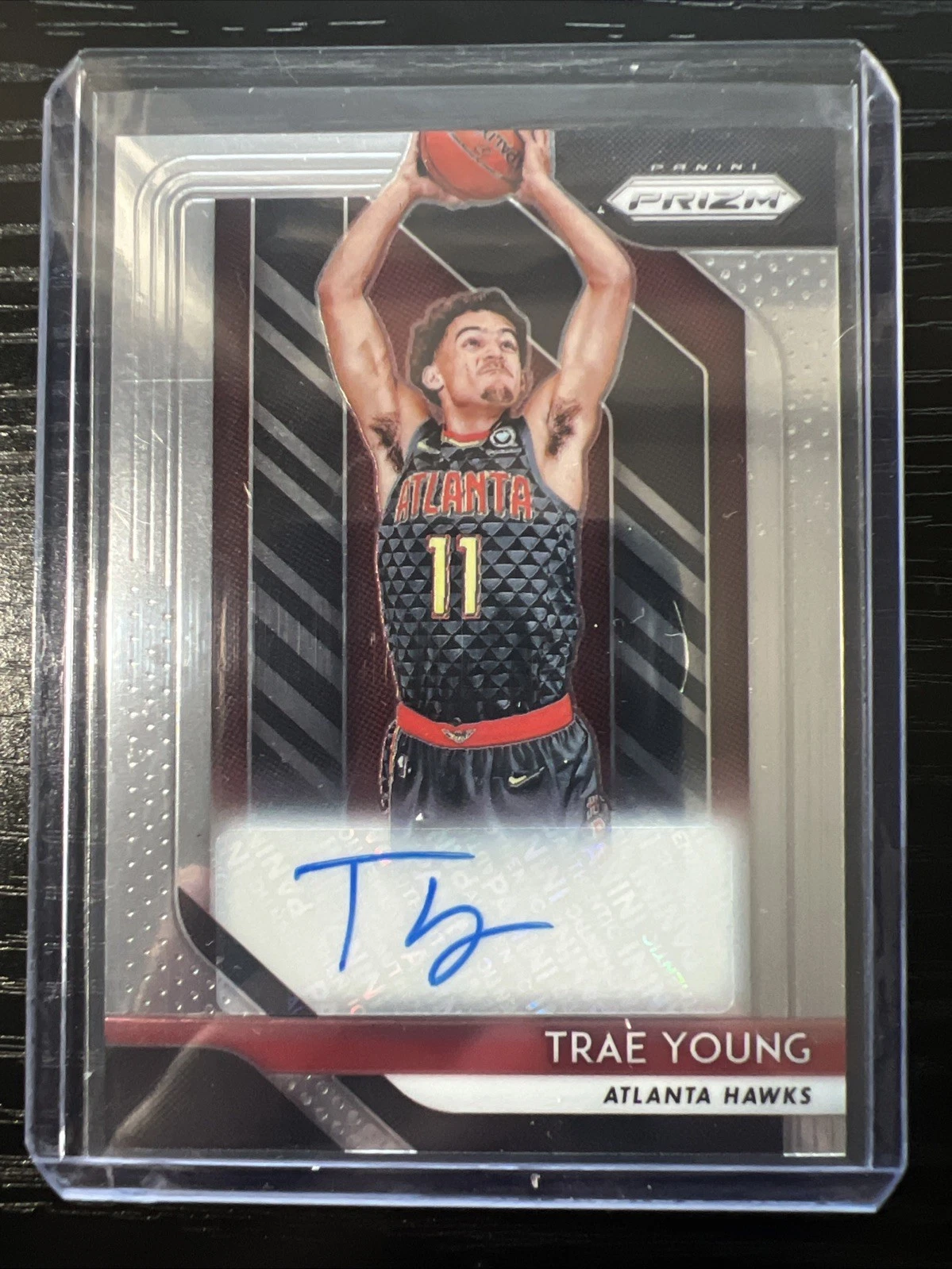 2018-19 Panini Prizm Trae Young RC Rookie Signatures Auto #RS-TYG Hawks