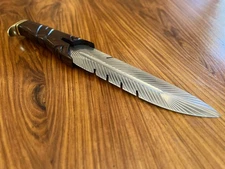 Handmade Stainless Steel Leaf Pattern Blade Knife For Hunting Collectors Item