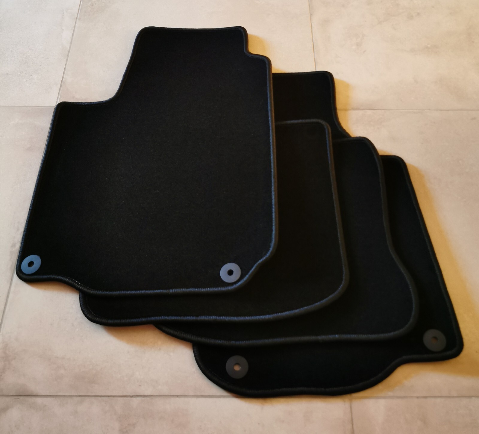 Tapis de sol Seat Toledo II sur mesure en velours noir pour remplacer l'usure 1M 1999