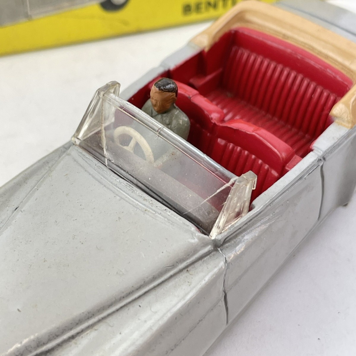 Dinky Toys GB No. 194 Bentley Coupé Never Unplayed IN Box 1/43