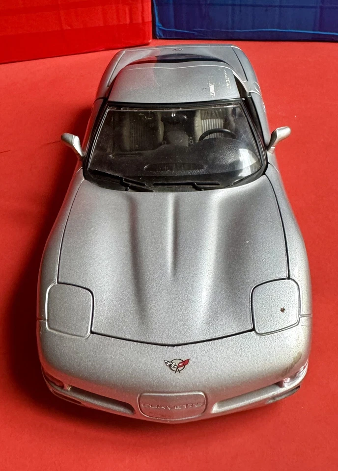 BBURAGO - CHEVROLET CORVETTE C5 (1997) - Scala 1/18 - Made in Italy - GRIGIA - Immagine 2 di 4