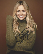 KARISSA LEE STAPLES SIGNED AUTHENTIC 8x10 PHOTO 3 w/COA SWAT TV SHOW ACTRESS KARISSA LEE STAPLES SIGNED AUTHENTIC 8x10 PHOTO 3 w/COA SWAT TV SHOW ACTRESS