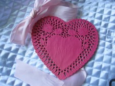 8 pcs   VTG 6" IN HEART ROSES BUDS DARK PINK PAPER DOILY CARDS CRAFT SCRAPBOOK