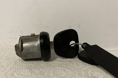Genuine BMW Lock Cylinder With Two Keys #362212 -- NEW