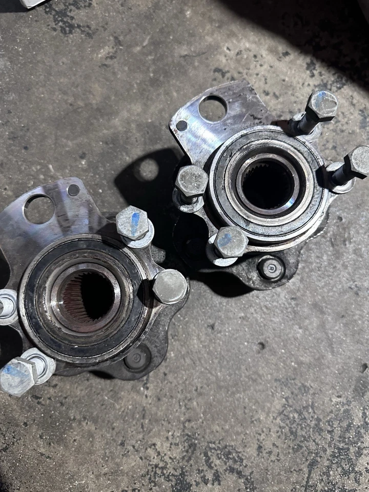 1990-1996 Nissan 300ZX Twin Turbo Rear Wheel Hubs with wheel bearings - Image 3 of 3