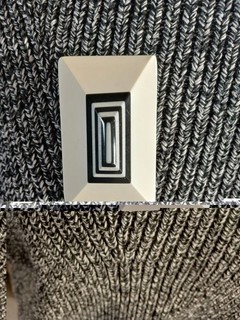 Max Debraine Designer Brosche elfenbein/schwarz Magnetverschluss Modeschmuck