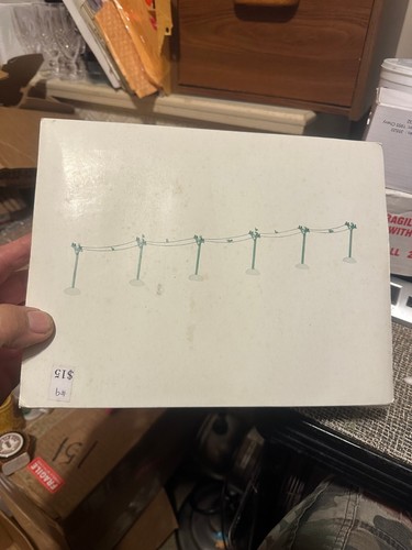 Postes telefónicos Dept 56 Village 1997 nuevos en caja todavía de plástico envueltos en caja - Imagen 2 de 3