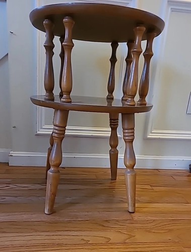 Vintage Solid Wood End Table Round Two Tier 17" Maple Laminate Top (d3) - Picture 15 of 19