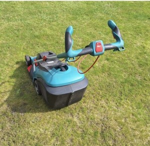 Rasenmäher BOSCH ROTAK 40 - 3600H81200 und Ersatzmesser