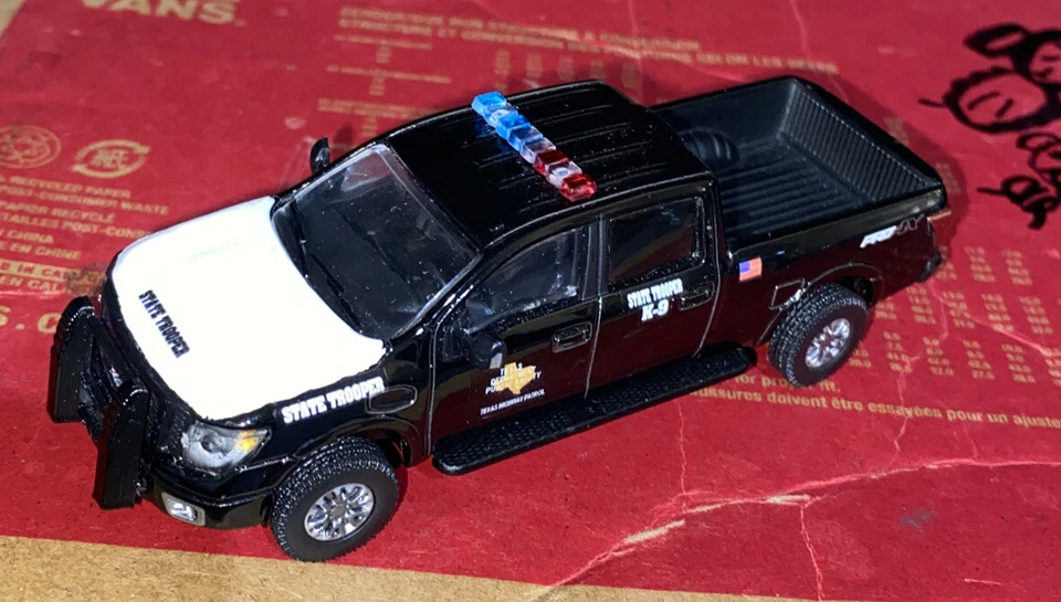 Nissan Titan Texas State Trooper 2019 DPS Departamento de Seguridad Pública de Texas Foto 2 de 4