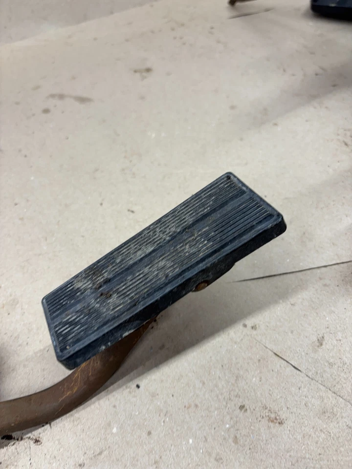 1980 1988 1990 1991 Ford f150 f250 f350 Gas Throttle Pedal Peddle Oem BRACKET - Image 2 of 4