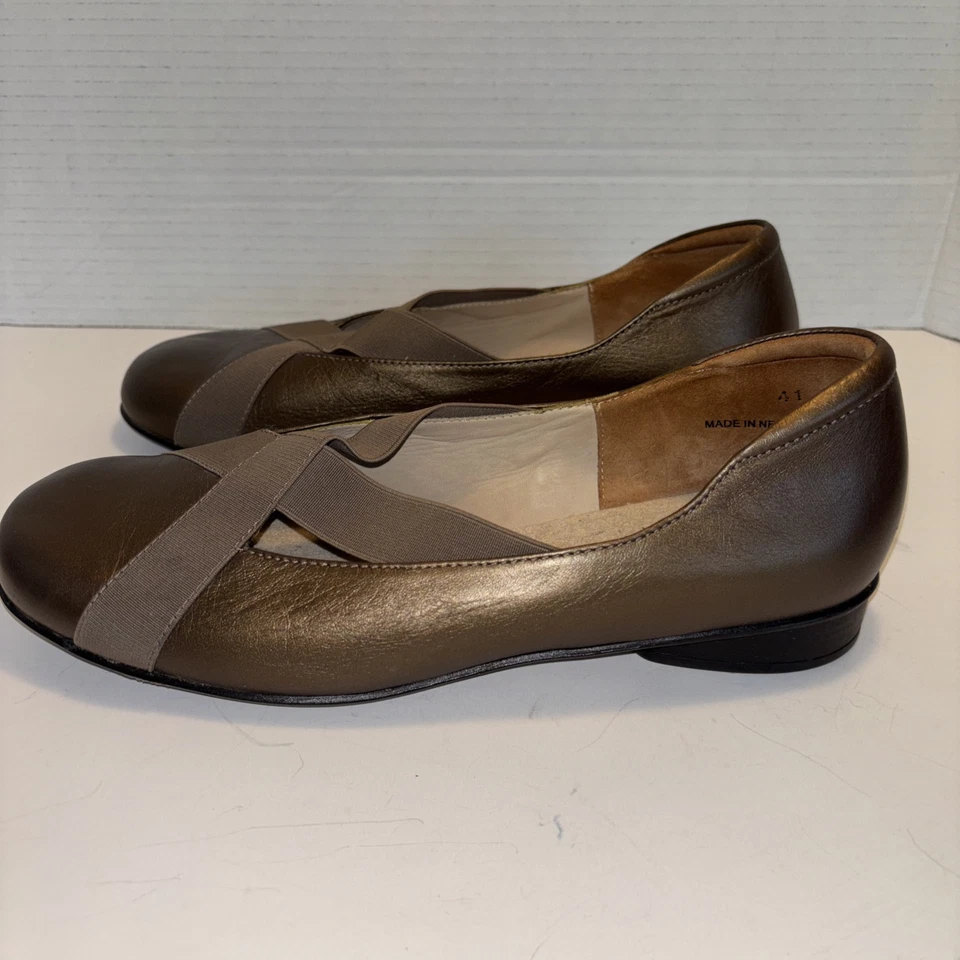 Kumfs Womens 41 US 11 Shoes Slip On Flats Comfort Gold Tone - Image 3 of 4