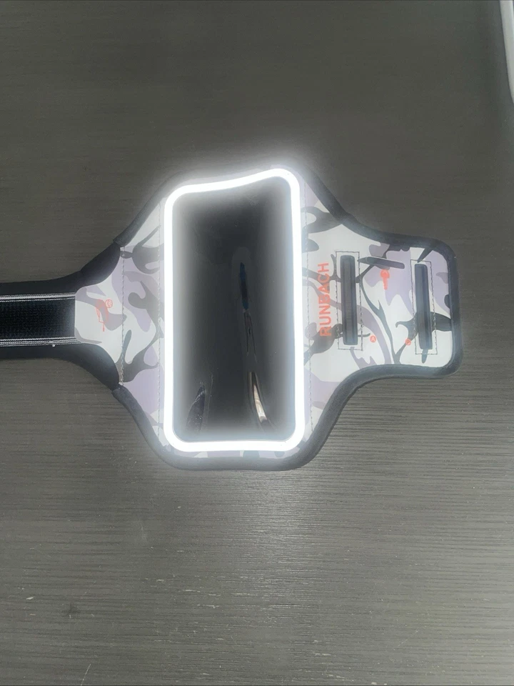 Runbach Universal Camo Phone Armband/ Arm Band Sleeve/ Phone / Key /Card Holder - Image 3 of 4